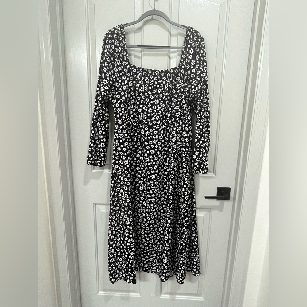 2XL Shein Curve Black/White Ditsy Floral Square Neck Split Thigh Milkmaid Dress